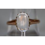 9ct gold moonstone ring. Ring size Q&1/2. Approx weight 2.1 grams. (B.P. 21% + VAT)