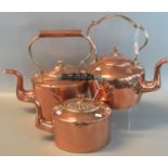 Three vintage copper kettles, one with turned wooden handle(3). (B.P. 21% + VAT)