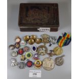 A collection of military buttons, badges and medals. (B.P. 21% + VAT)