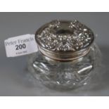 Art Nouveau design repousse silver topped glass dressing table jar, of squat form. Birmingham