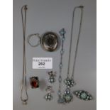 A silver door key brooch and assorted costume jewellery. (B.P. 21% + VAT)