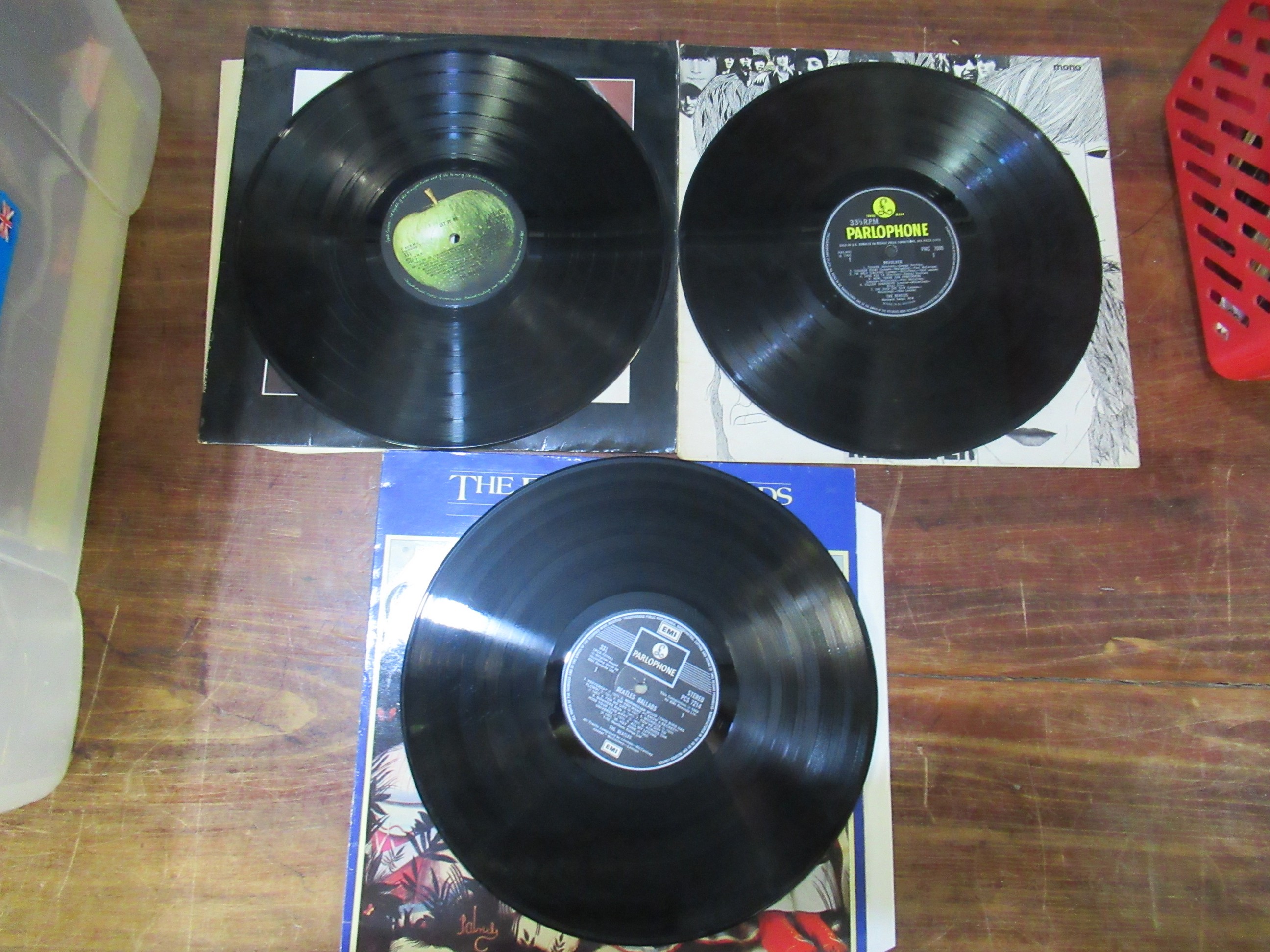 Box of vinyl LP records 33rpm to include: John Lennon 'Imagine', Simon and Garfunkel 'Bridge Over - Image 7 of 7