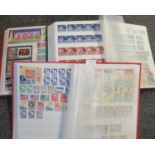 Thematic stamp collection flags 1000's of stamps in three large stockbooks, mint and used. (B.P. 21%