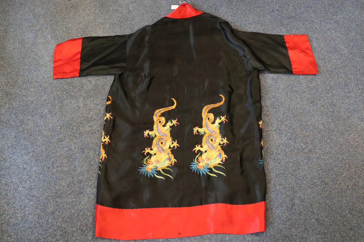 Chinese Silk Kimono decorated with dragons to the front and reverse. - Image 2 of 2