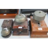 3 electrical alarm or sounding bells (3) (B.P. 21% + VAT)
