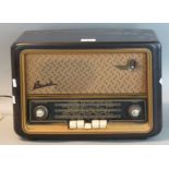 Vintage Bush bakelite radio. (B.P. 21% + VAT)