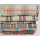 2 boxes comprising assorted checked blankets. (B.P. 21% + VAT)