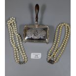 String of imitation pearls and a plated wafer box (2) (B.P. 21% + VAT)