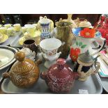 Tray of assorted pottery and ceramics to include: hand painted Delft lidded marmalade jar, Sadler