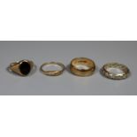 Collection of 4 scrap gold rings, various. 11g approx. (B.P. 21% + VAT)
