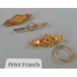 22ct gold wedding ring, two 9ct gold bar brooches with seed pearls and stone setting, together