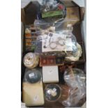 Bag of assorted costume jewellery, modern silhouettes, enamel thimbles etc. (B.P. 21% + VAT)