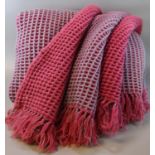 Vintage woollen fringed honeycomb blanket. (B.P. 21% + VAT)