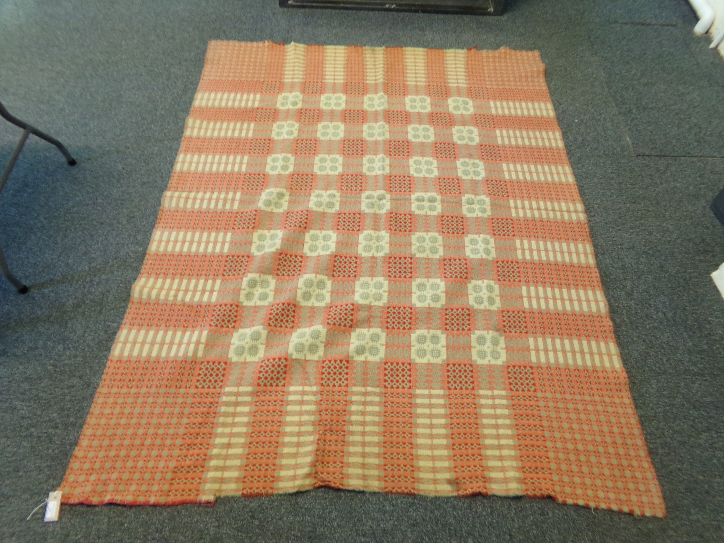 Vintage double sized woollen Welsh tapestry blanket on grey ground, with traditional Caernarfon - Image 4 of 5