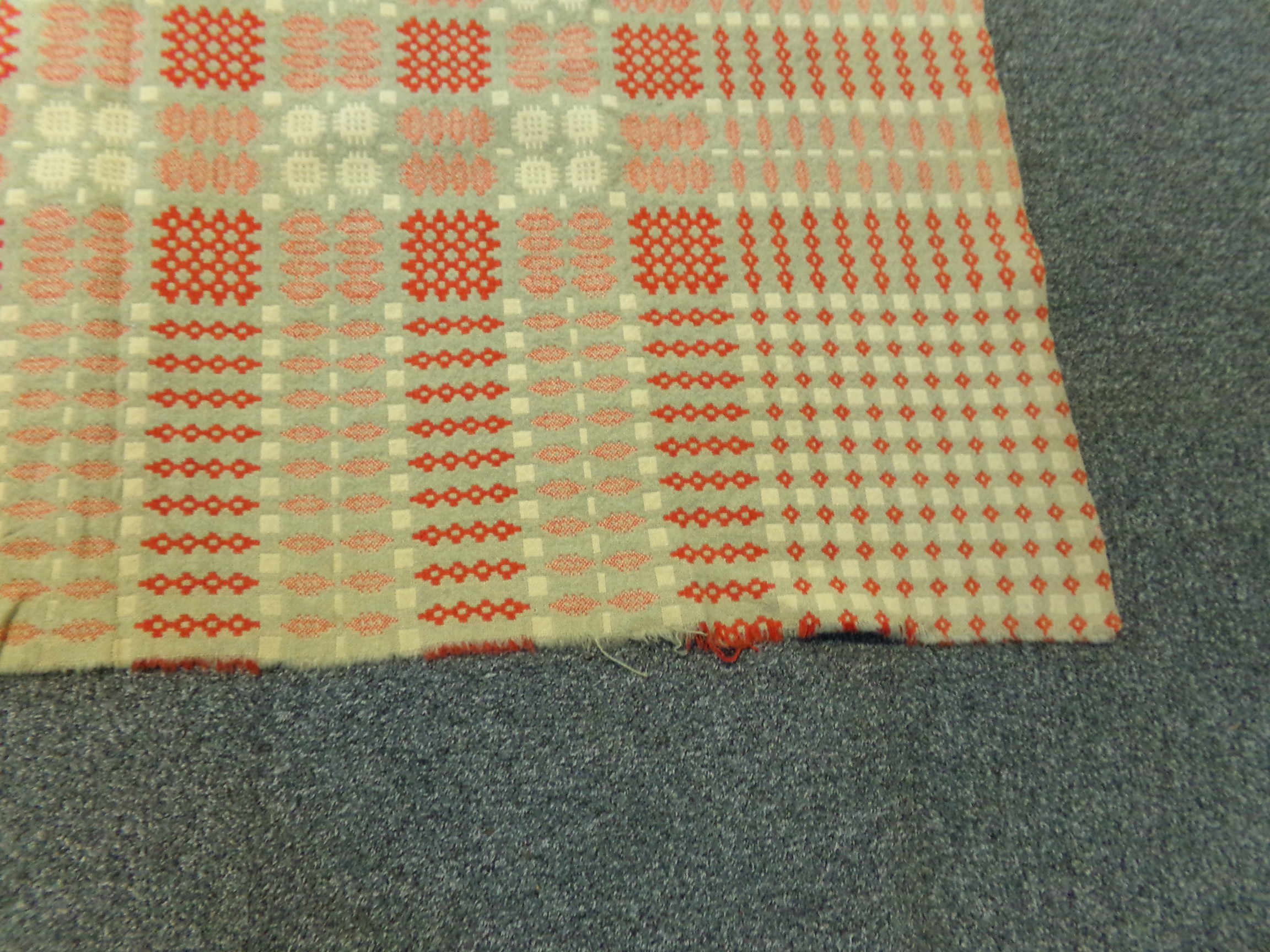 Vintage double sized woollen Welsh tapestry blanket on grey ground, with traditional Caernarfon - Image 3 of 5