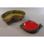 Beswick 2133 dish modelled as a fish, together with a Beswick 2335 kidney shaped dish on three legs.