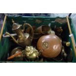 Box of assorted brass and copper ware: lidded brass urn, brass saucepan, small brass kettle with a