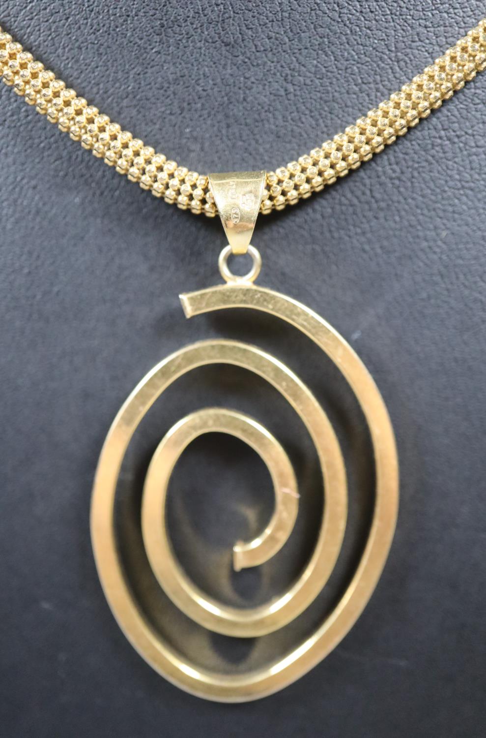 9ct gold articulated snake type necklace with scroll pendant. 15g approx. (B.P. 21% + VAT) - Image 2 of 3