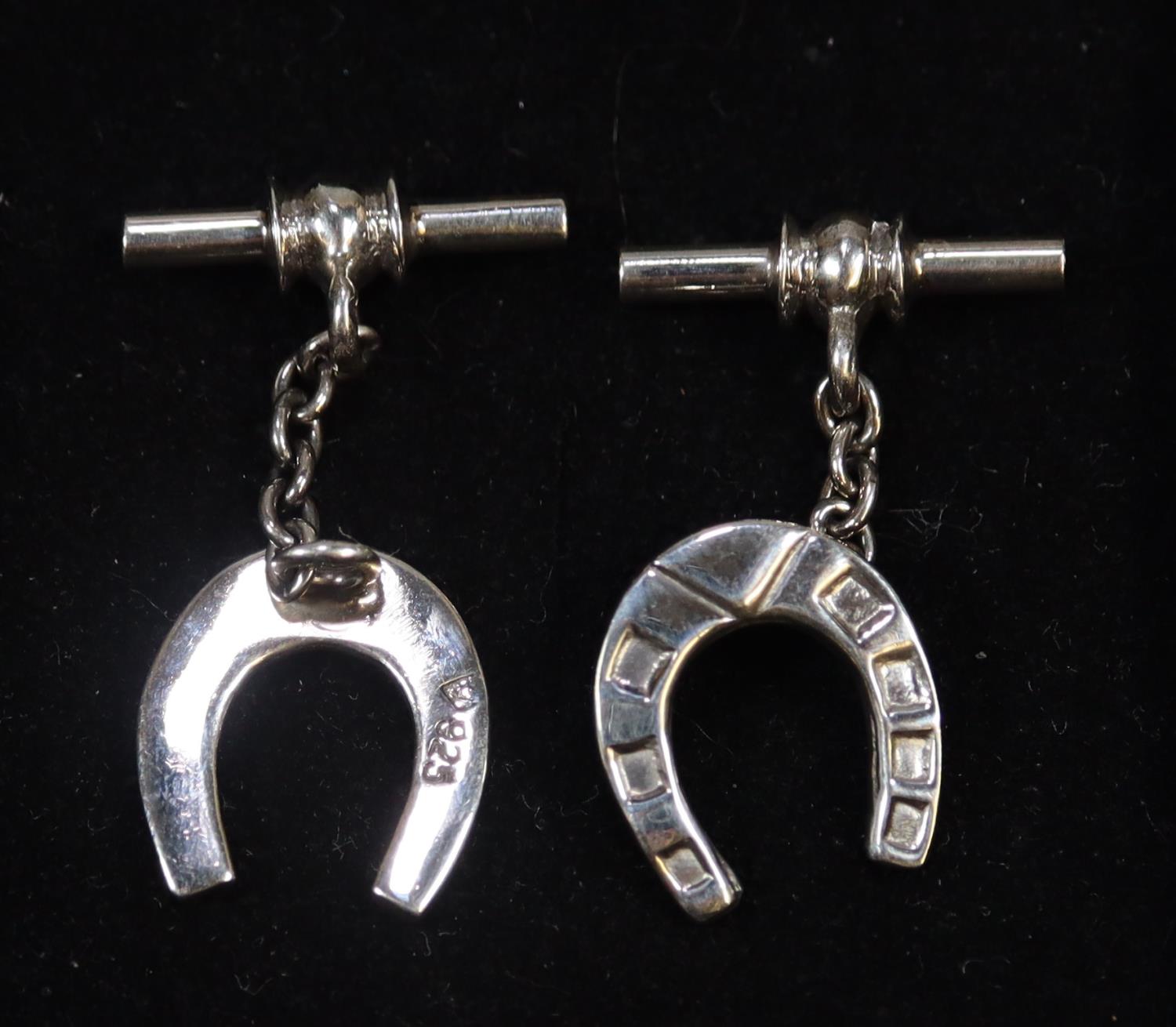 Pair of silver horseshoe cufflinks. (B.P. 21% + VAT)