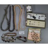 Bag of assorted freshwater pearl jewellery etc. (B.P. 21% + VAT)