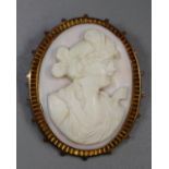 9ct gold framed portrait cameo brooch. (B.P. 21% + VAT)