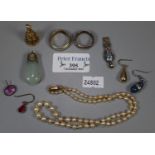 Assorted costume jewellery to include: cultured pearls, silver gilt etc. (B.P. 21% + VAT)