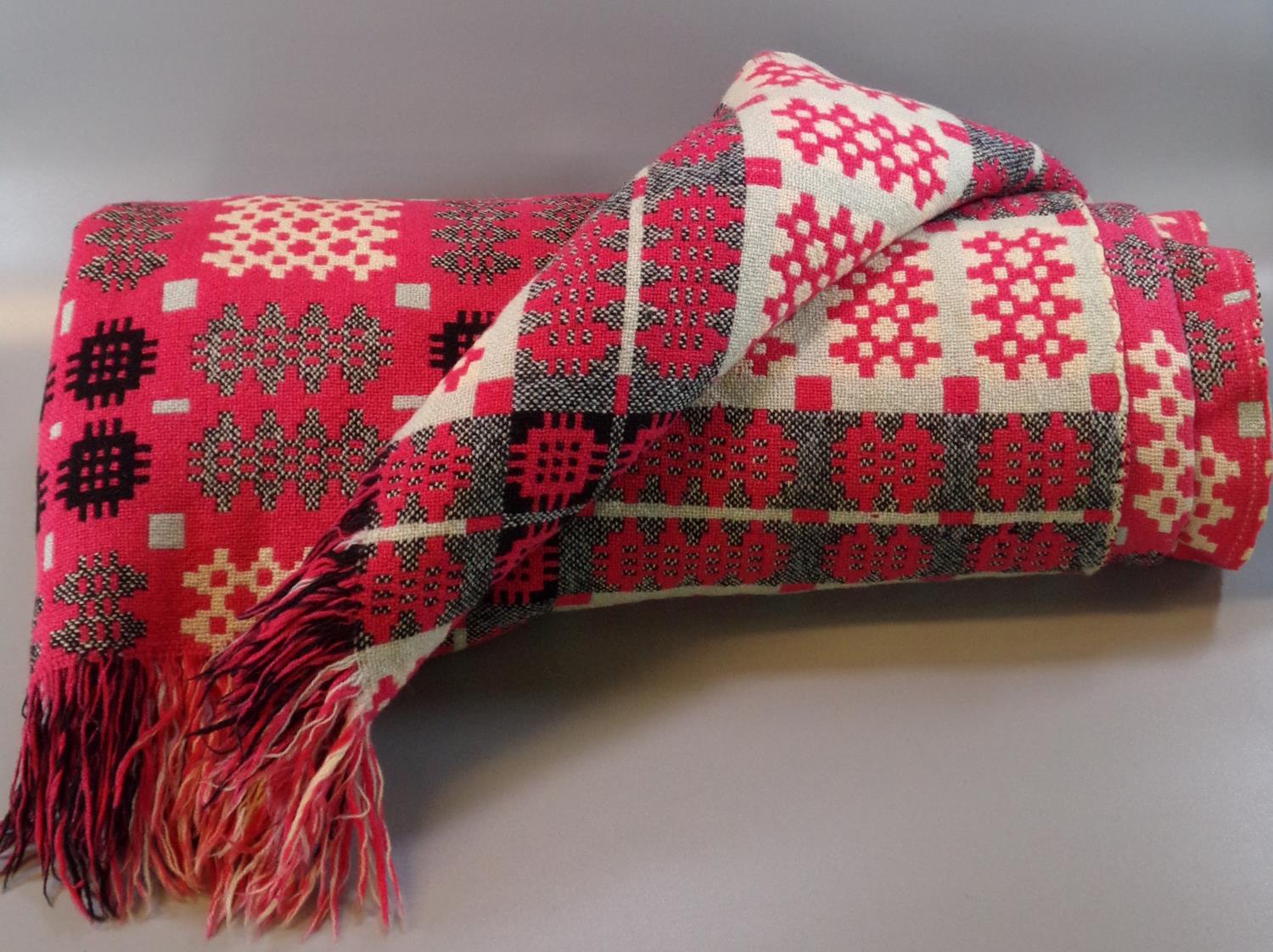 Vintage woollen Welsh tapestry traditional Caernarfon design blanket with fringed edge. (B.P.