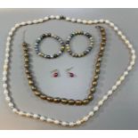 Collection of fresh water pearl jewellery, to include: earrings, bracelets etc. (B.P. 21% + VAT)