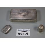 Silver snuff box, silver vinaigrette and a silver thimble. All hallmarked. (3) (B.P. 21% + VAT)