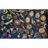 Collection of vintage and other brooches, varying designs, including: animals, lizard, dog, cat,
