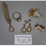 Bag of assorted pearl set yellow metal jewellery, various. (B.P. 21% + VAT)