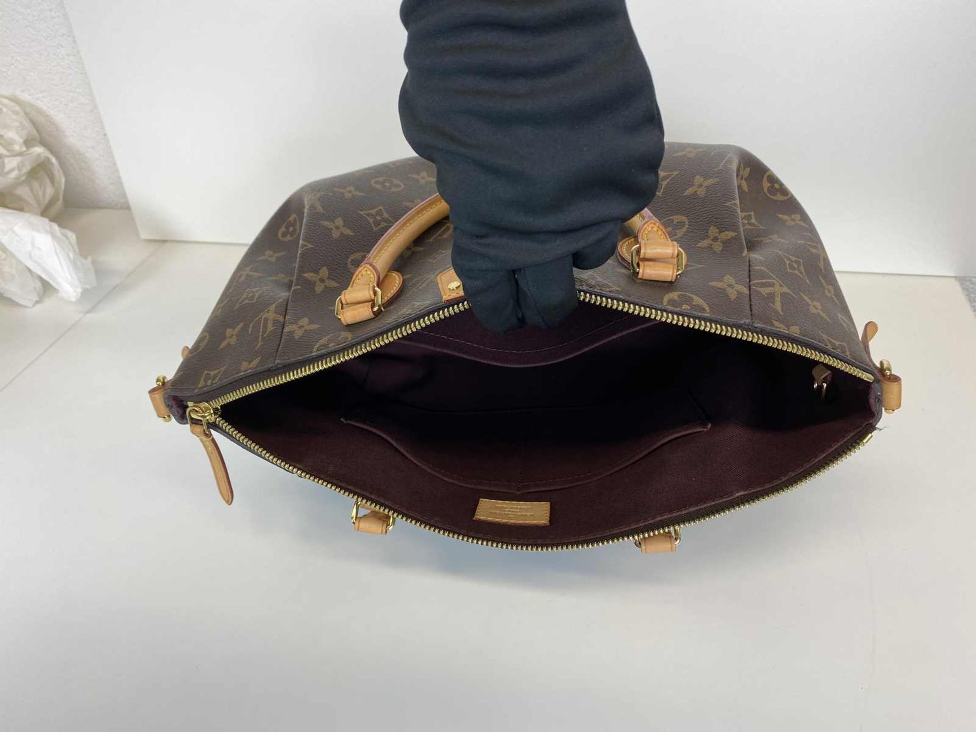 LOUIS VUITTON Handtasche Modell Turenne, Monogram Canvas braun. Geräumige Henkeltasche mit - Bild 5 aus 6