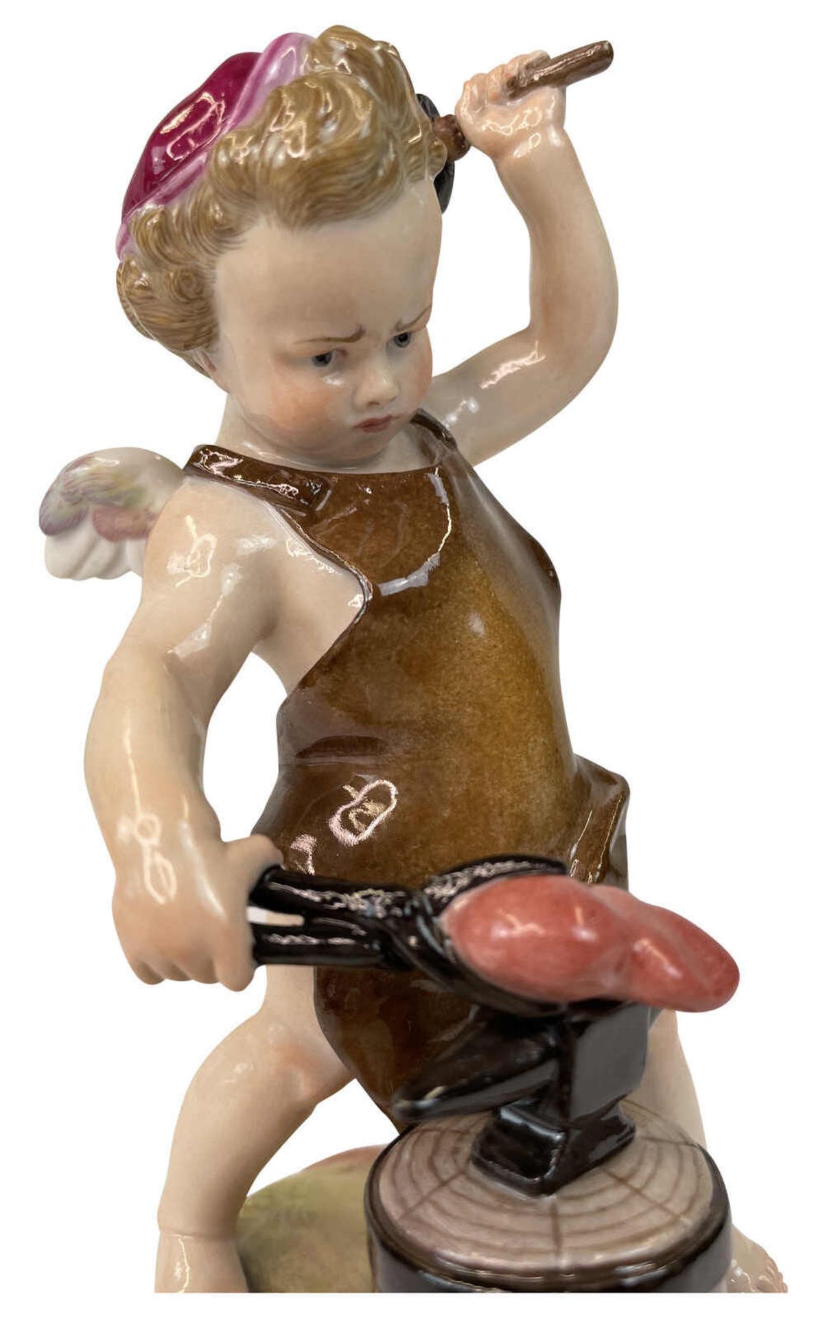 Gruppe aus 2 Figuren, Meissen, um 1880, 1. Wahl, Entwurf Heinrich Schwabe. - Putto Amor, ein Herz - Bild 5 aus 6