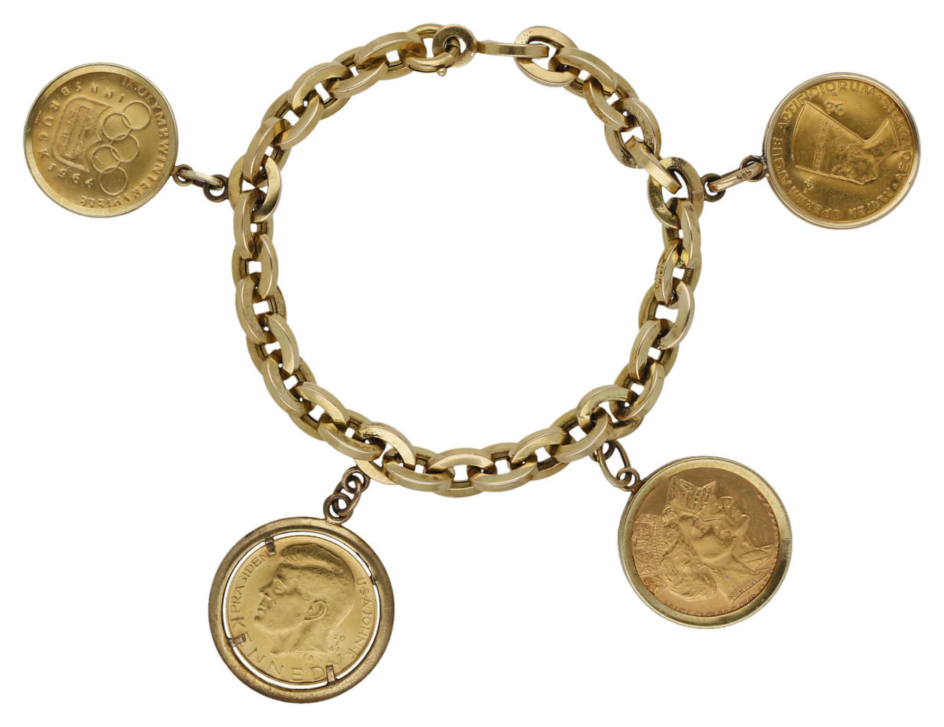 Münz-Armband An Ankerkette Gelbgold 18K, signiert Bucherer 4 Goldmünzen in Gelbgold 14K Fassungen.