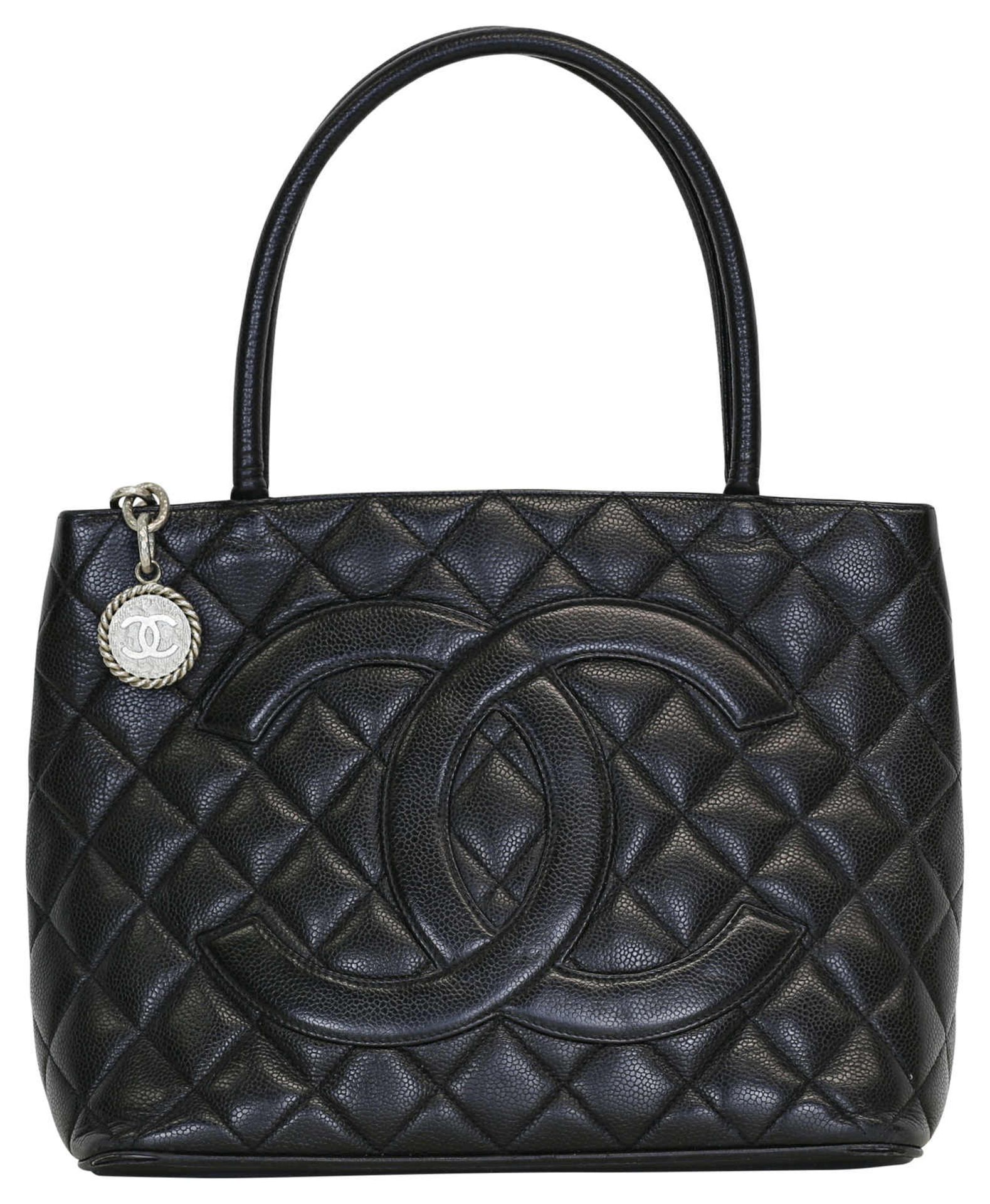 (*) CHANEL Handtasche Wunderschöne Henkeltasche aus dem Hause Chanel. Medaillon tote bag, Kaviar