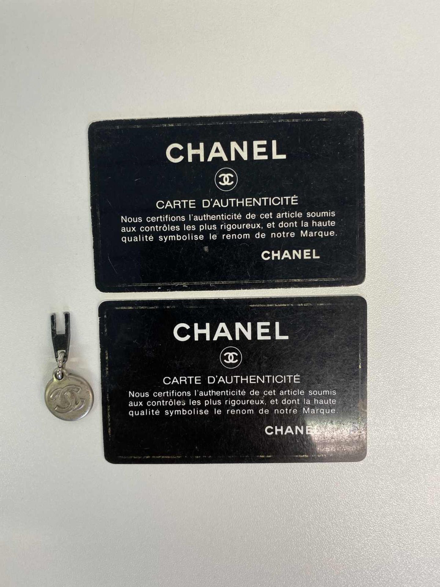 (*) CHANEL Handtasche Wunderschöne Henkeltasche aus dem Hause Chanel. Medaillon tote bag, Kaviar - Bild 7 aus 8