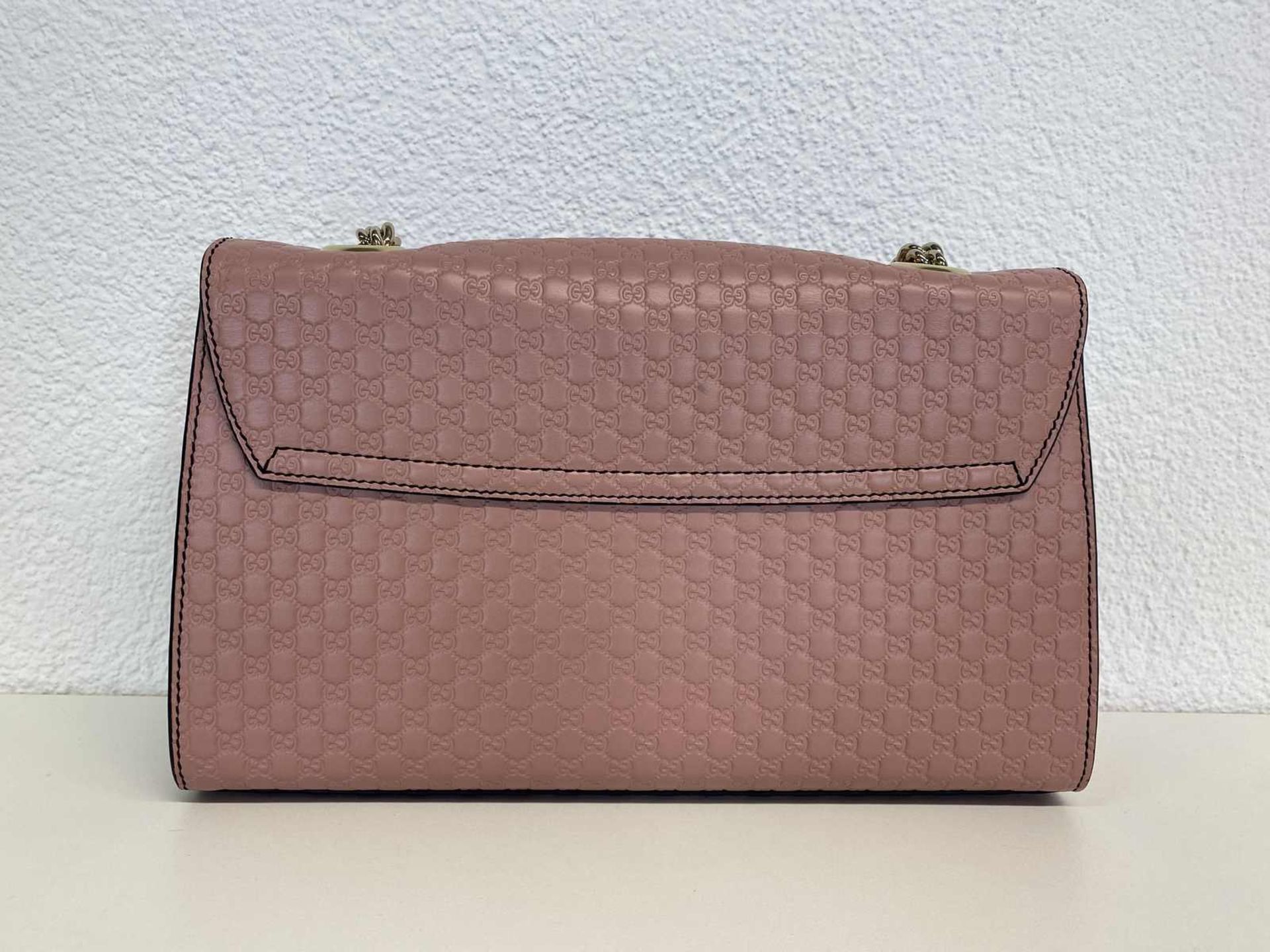 (*) GUCCI Handtasche Gucci Schultertasche Emily in feinstem rosafarbenem Leder mit eingeprägtem - Bild 4 aus 6