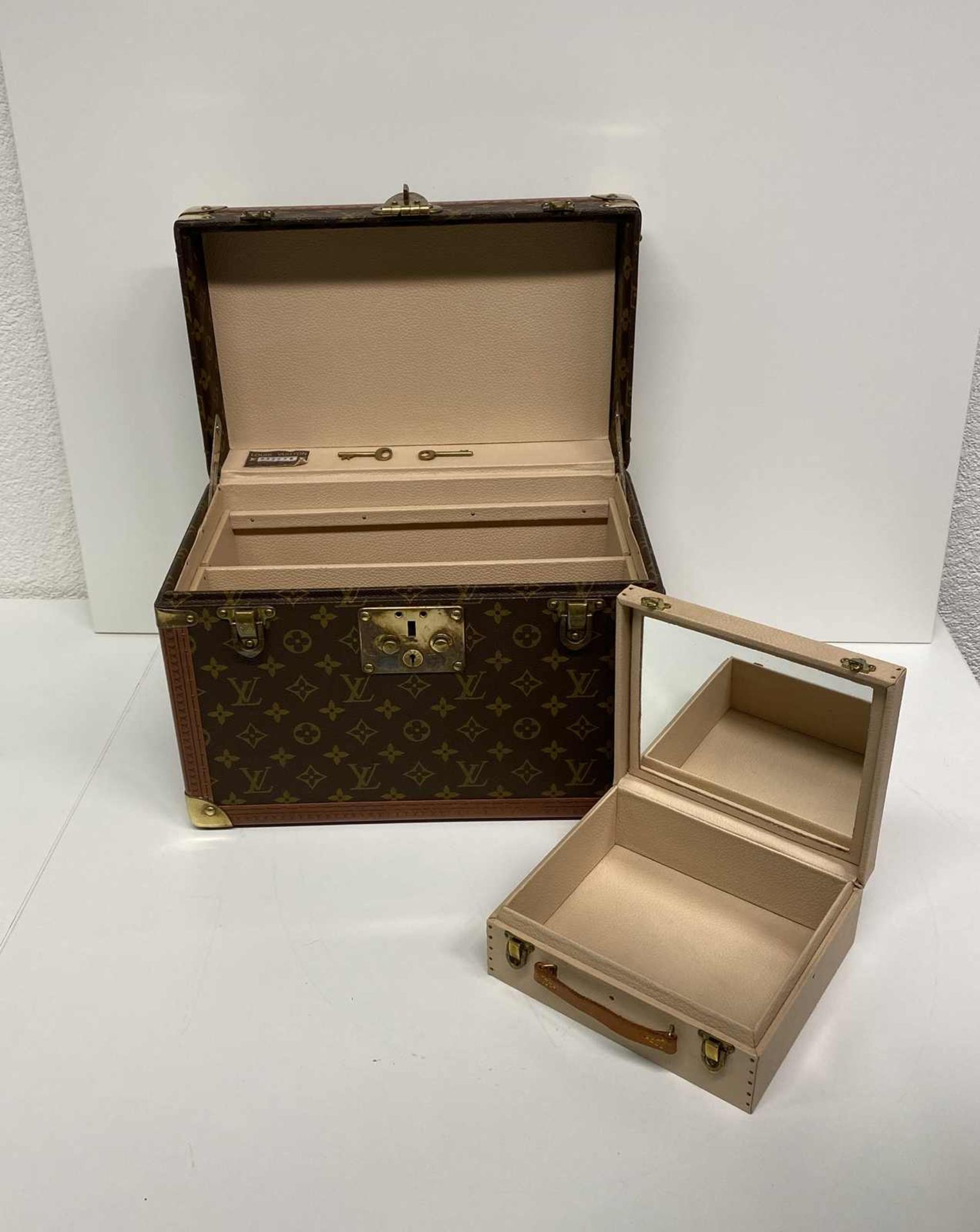 (*) LOUIS VUITTON Beauty Case Boite Bouteilles aus braunem Monogram Canvas braun, ein Sammler- und - Bild 3 aus 4