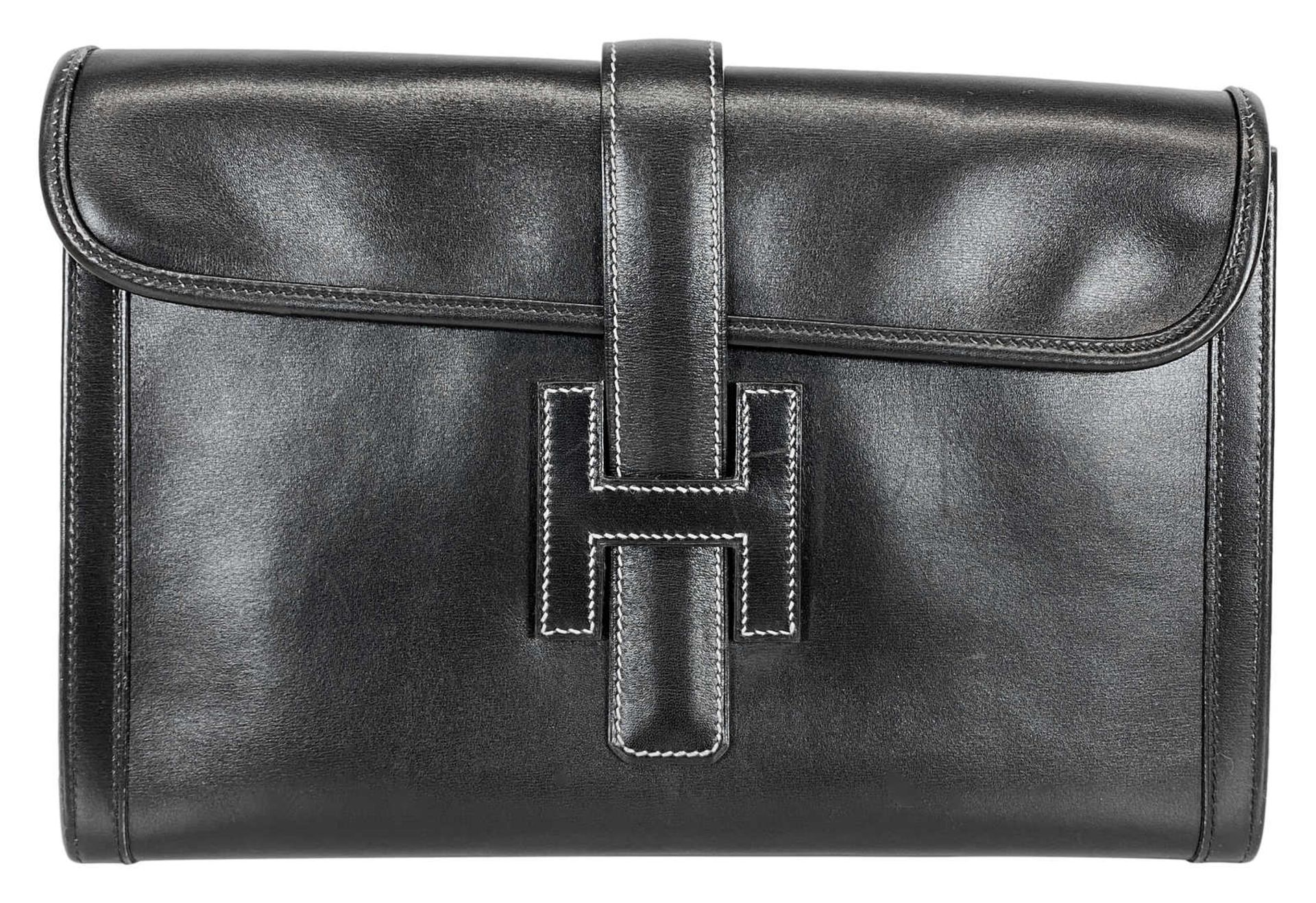 HERMÈS Clutch Hermès Vintage-Clutch "Jige" in schwarzem Leder mit hellbeiger Absteppung und textilem
