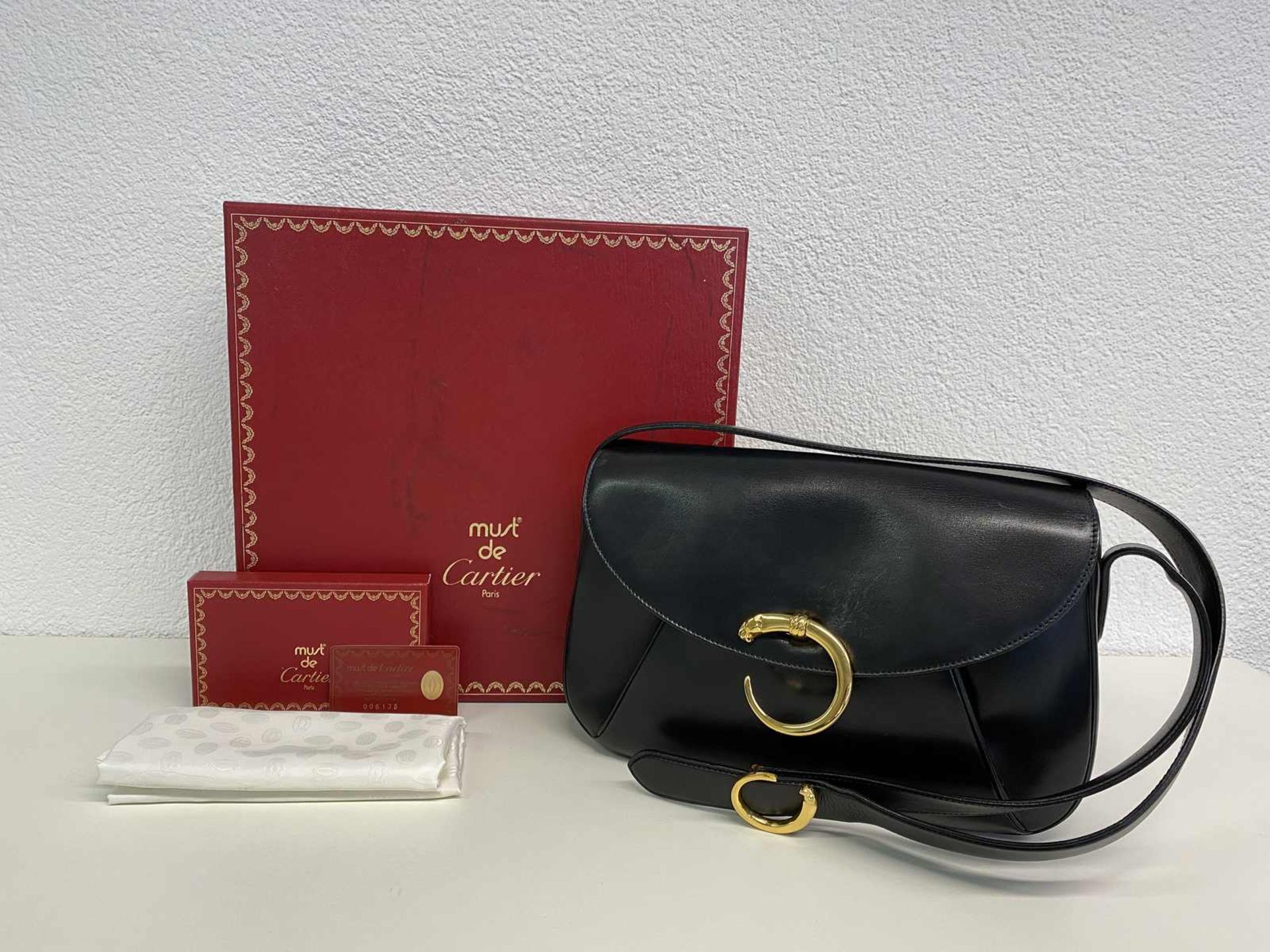 CARTIER Handtasche Modell Panthère, schöne Schultertasche in feinstem, schwarzem Leder mit blauem - Bild 3 aus 11