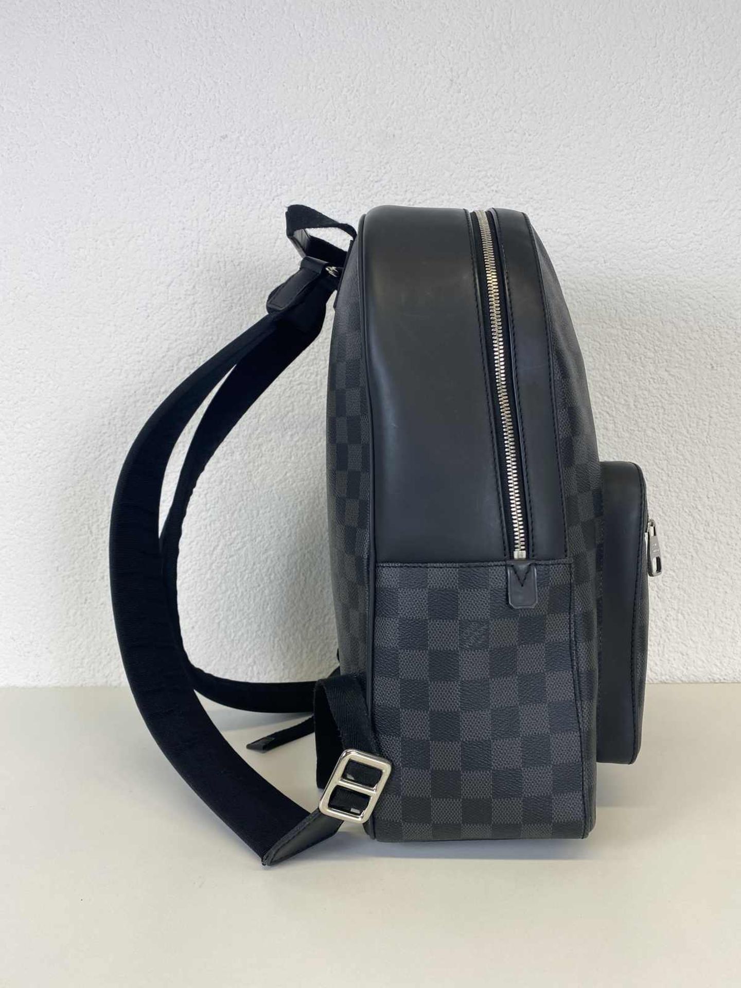 (*) LOUIS VUITTON Rucksack Louis Vuitton Josh N 41473 in grau/schwarzem Kanvas Damier. Der neue Josh - Bild 2 aus 6