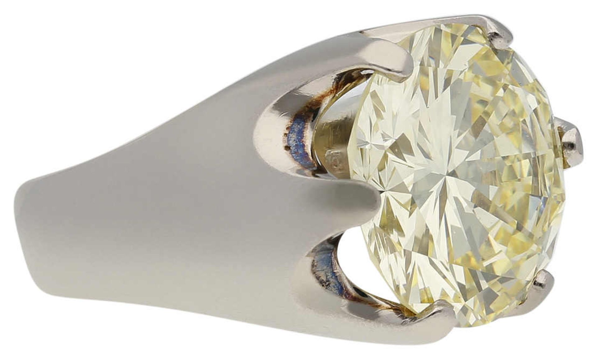 Solitär-Ring Imposantes Design in Weissgold 18K. Blickfang ist ein Brillant von ca. 7,70 ct (Fancy - Bild 2 aus 2