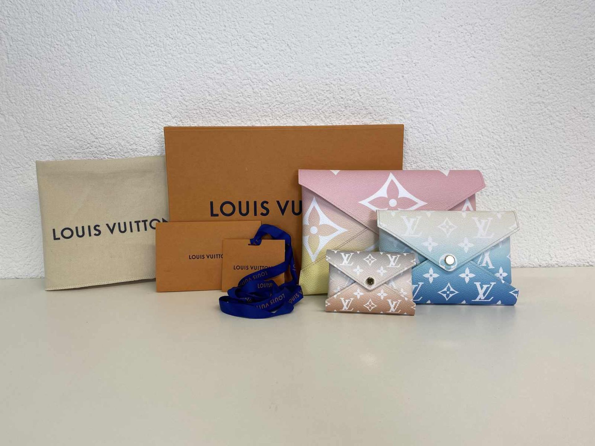 (*) LOUIS VUITTON Pochette 3 er Set Pochette Kirigami 3 er Set in Regenbogenfarben, Monogram und - Bild 4 aus 5