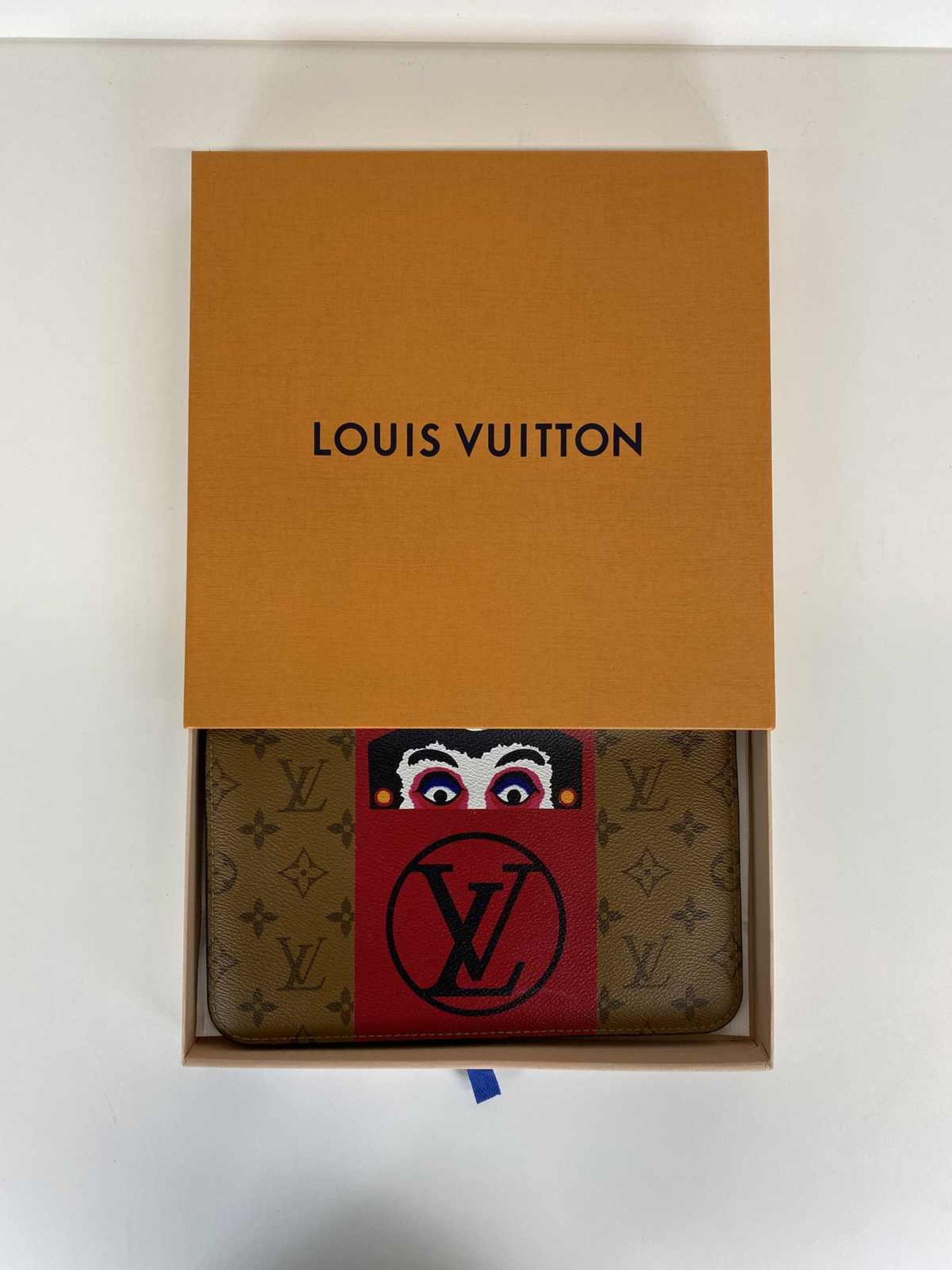 (*) LOUIS VUITTON Pochette Kansai Yamamoto Pochette, braun mit Kunstdruck Monogram Canvas. Als - Bild 4 aus 4