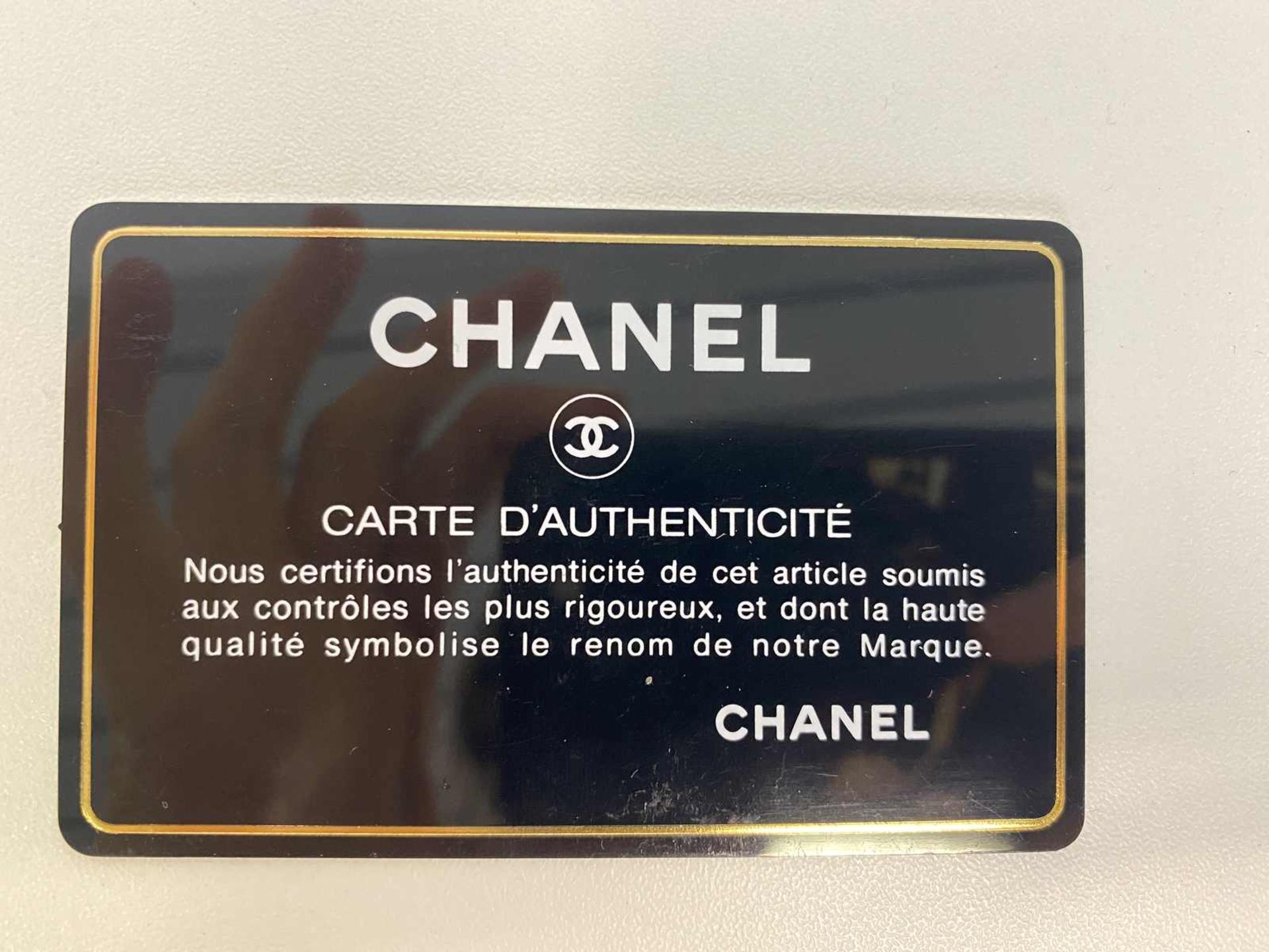 (*) CHANEL Handtasche Chanel Boy Bag, Schultertasche aus gestepptem Kalbsleder, dunkelgrau in - Bild 7 aus 8