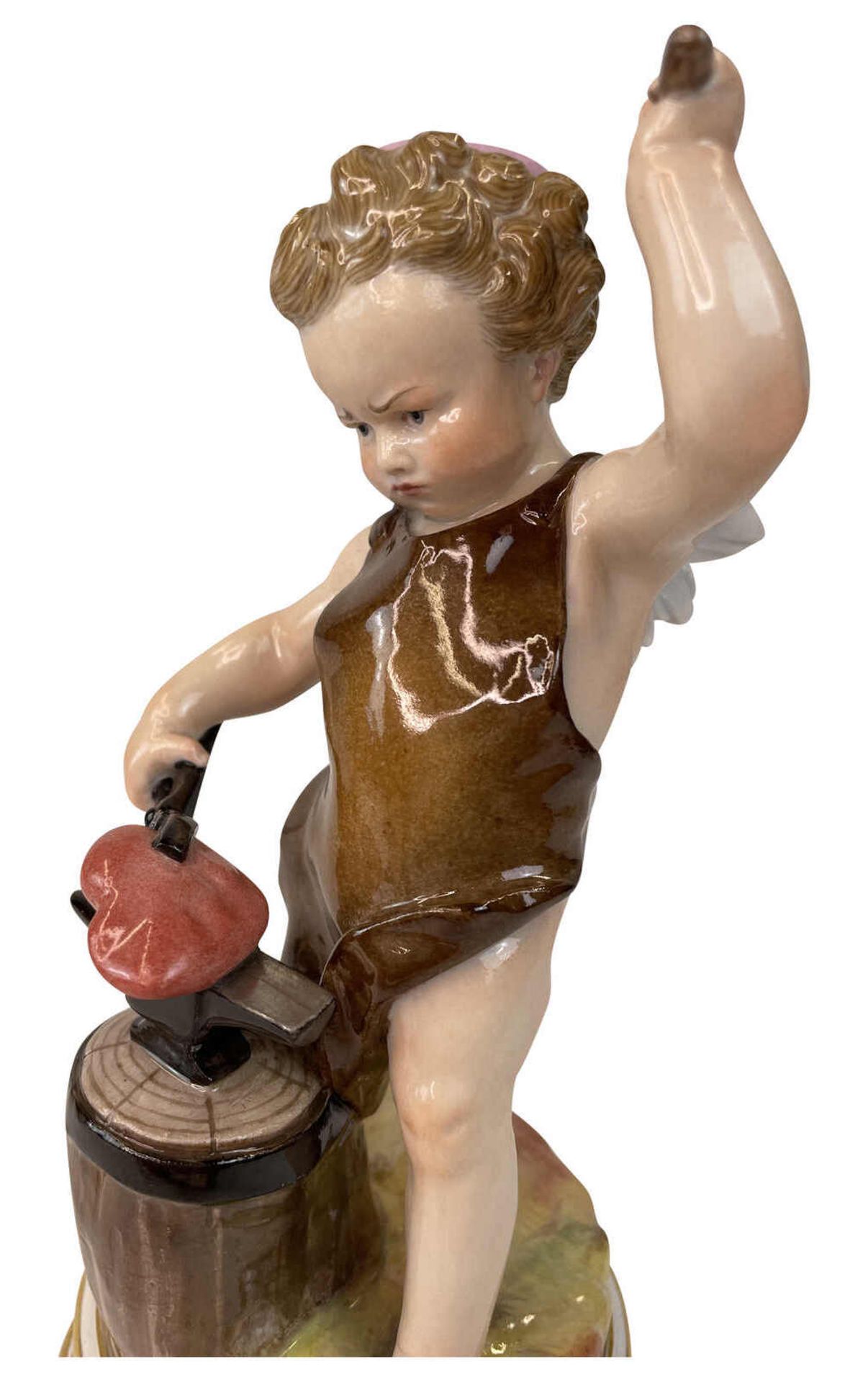 Gruppe aus 2 Figuren, Meissen, um 1880, 1. Wahl, Entwurf Heinrich Schwabe. - Putto Amor, ein Herz - Bild 4 aus 6