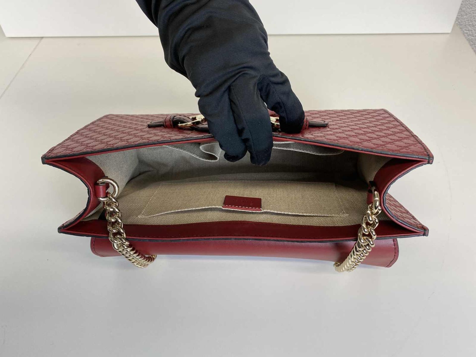 (*) GUCCI Schultertasche Emily, eine wunderschöne, absolut neuwertige Handtasche in rotem Leder - Bild 5 aus 6