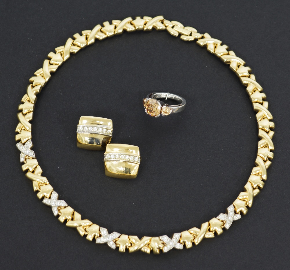 Vintage Costume jewelry in yellow metal - Image 2 of 5
