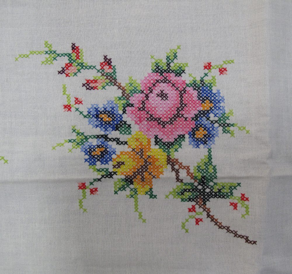 An old Cypriot Lefkaritiko hand embroidered tablecloth - Image 3 of 6