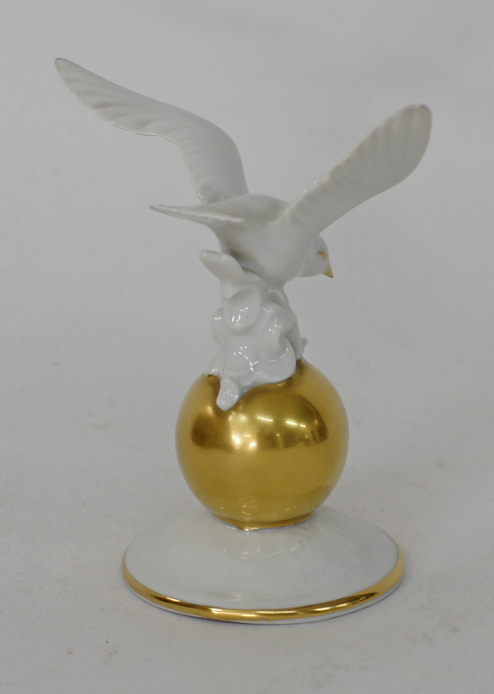A 'Gerold Porzellan Bavaria' white porcelain figurine of a seagull - Image 2 of 5